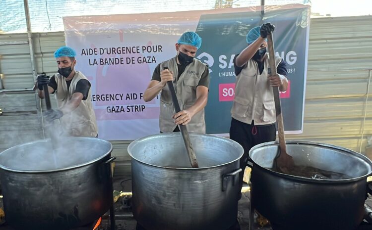 préparation de repas chauds pour la bande de gaza par save ong
