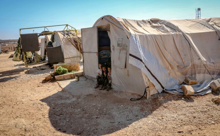 famille en tente réfugiés arabe palestine