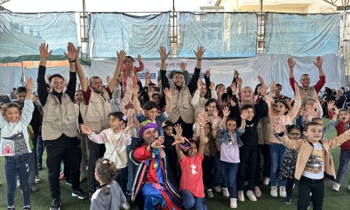 Enfants heureux participant festivités de l'Aïd al-Adha
